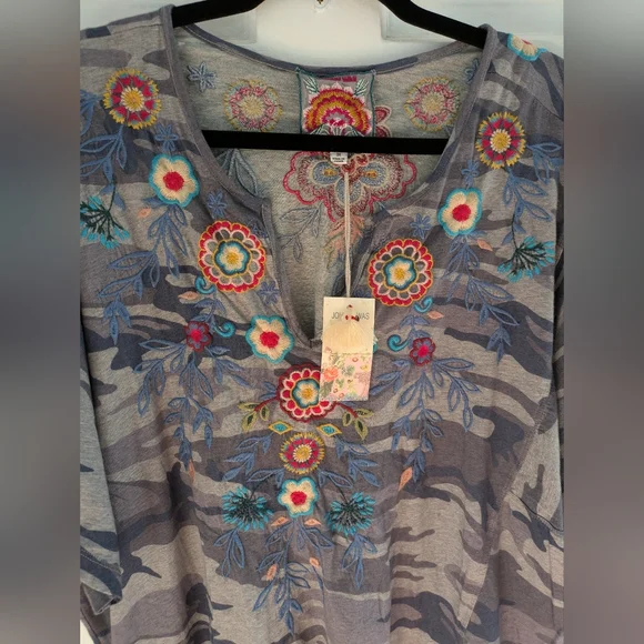 Johnny Was Floral Embroidered Gray Top - Picture 3 of 4